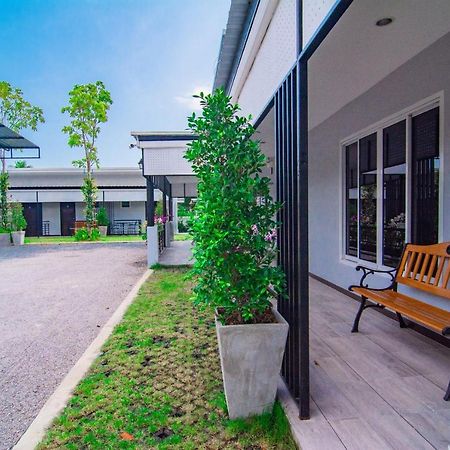 OYO 533 Runya Poolvilla Prachuap Khiri Khan Dış mekan fotoğraf