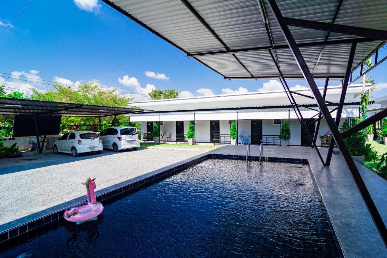 OYO 533 Runya Poolvilla Prachuap Khiri Khan Dış mekan fotoğraf