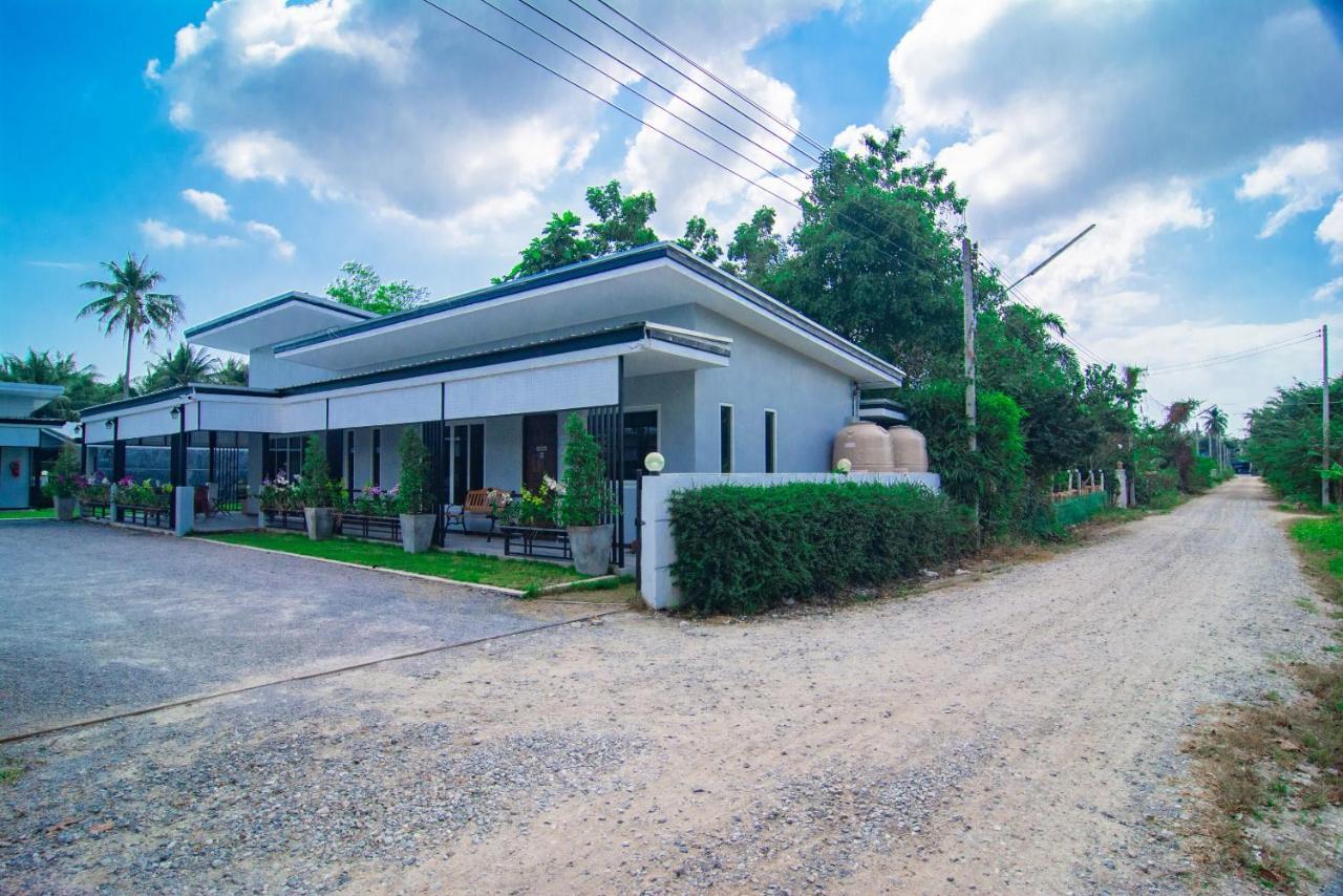 OYO 533 Runya Poolvilla Prachuap Khiri Khan Dış mekan fotoğraf