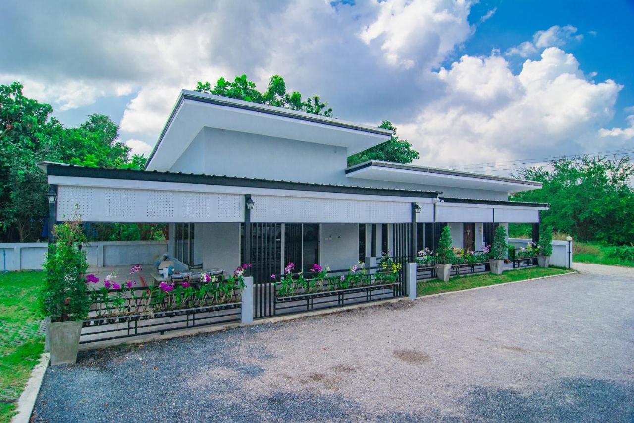 OYO 533 Runya Poolvilla Prachuap Khiri Khan Dış mekan fotoğraf