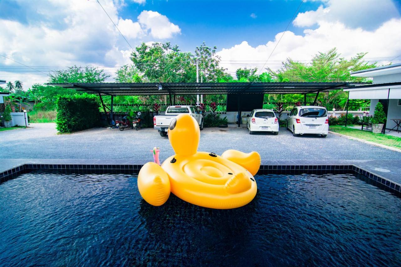 OYO 533 Runya Poolvilla Prachuap Khiri Khan Dış mekan fotoğraf