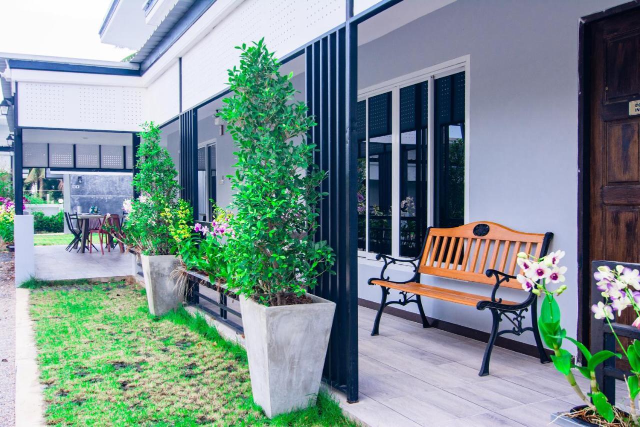 OYO 533 Runya Poolvilla Prachuap Khiri Khan Dış mekan fotoğraf