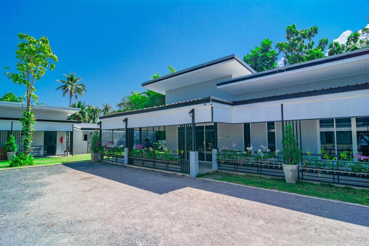 OYO 533 Runya Poolvilla Prachuap Khiri Khan Dış mekan fotoğraf