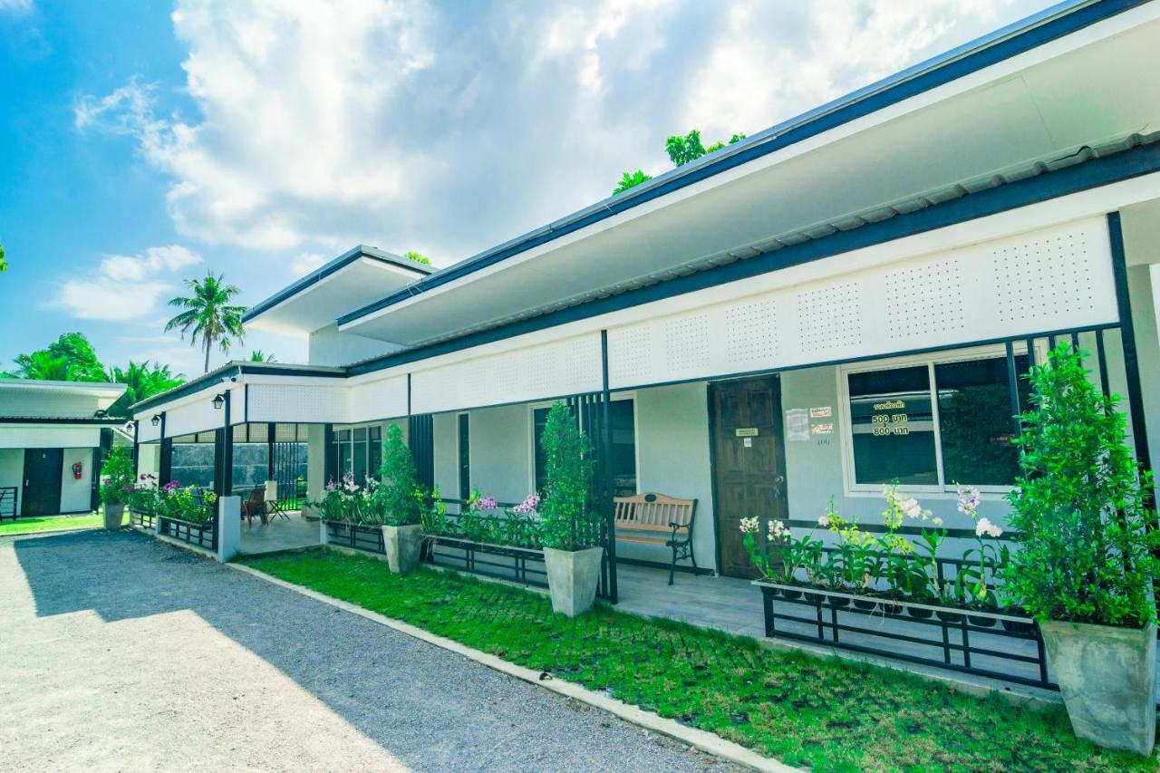 OYO 533 Runya Poolvilla Prachuap Khiri Khan Dış mekan fotoğraf